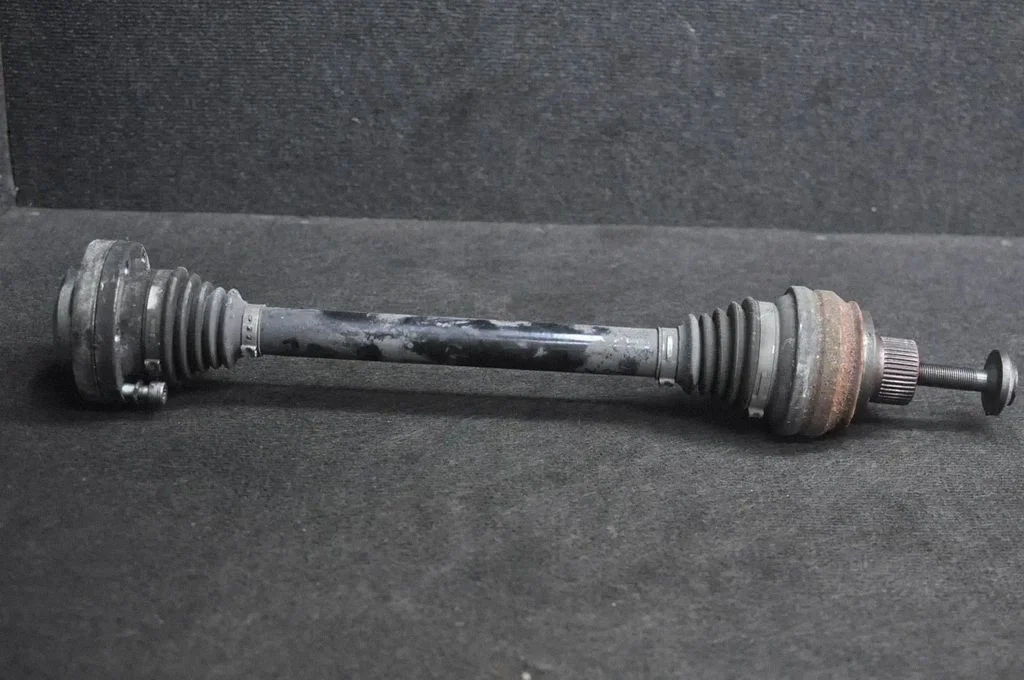 Aizmugurējā pusass – labā