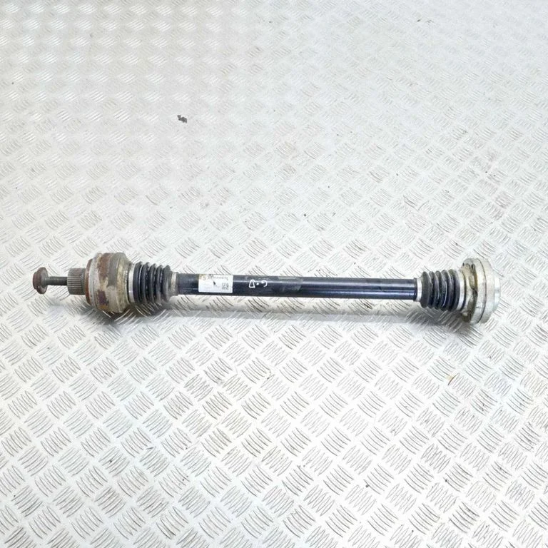 Aizmugurējā pusass 4M0501203D