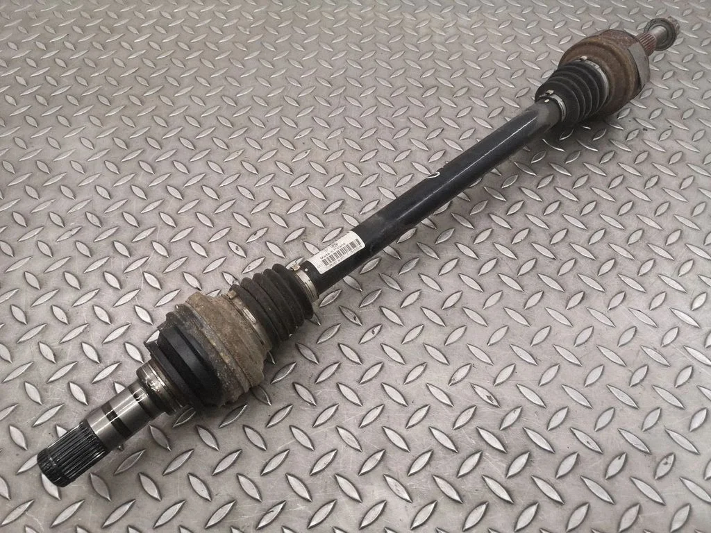 Tagumine pooltelg 7P0501201D