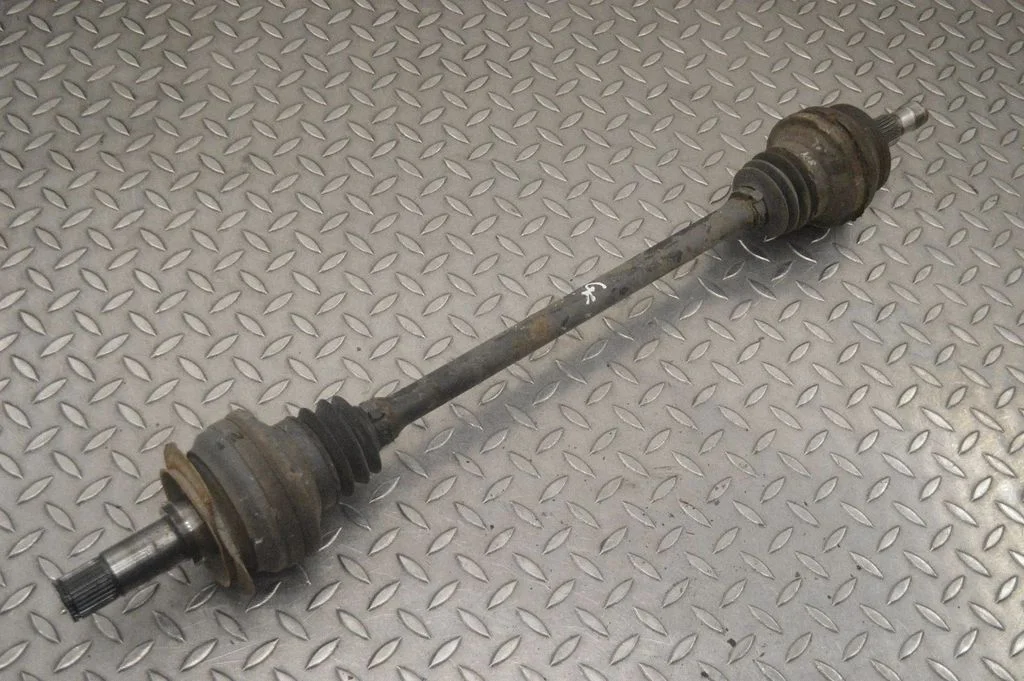 Aizmugurējā pusass – kreisā