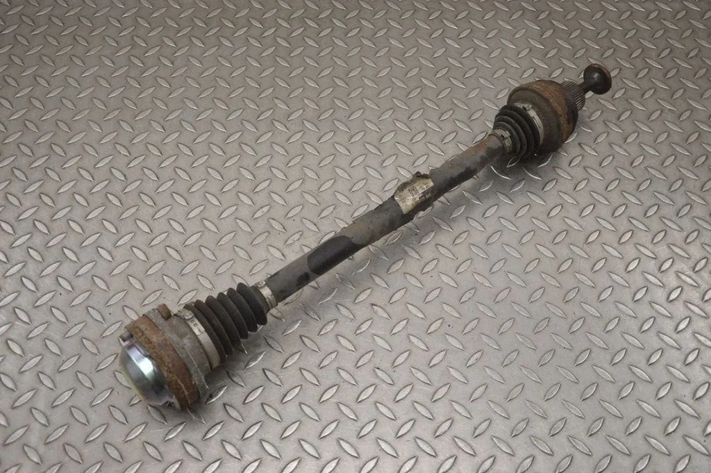 Półoś tylna 8R0501203C