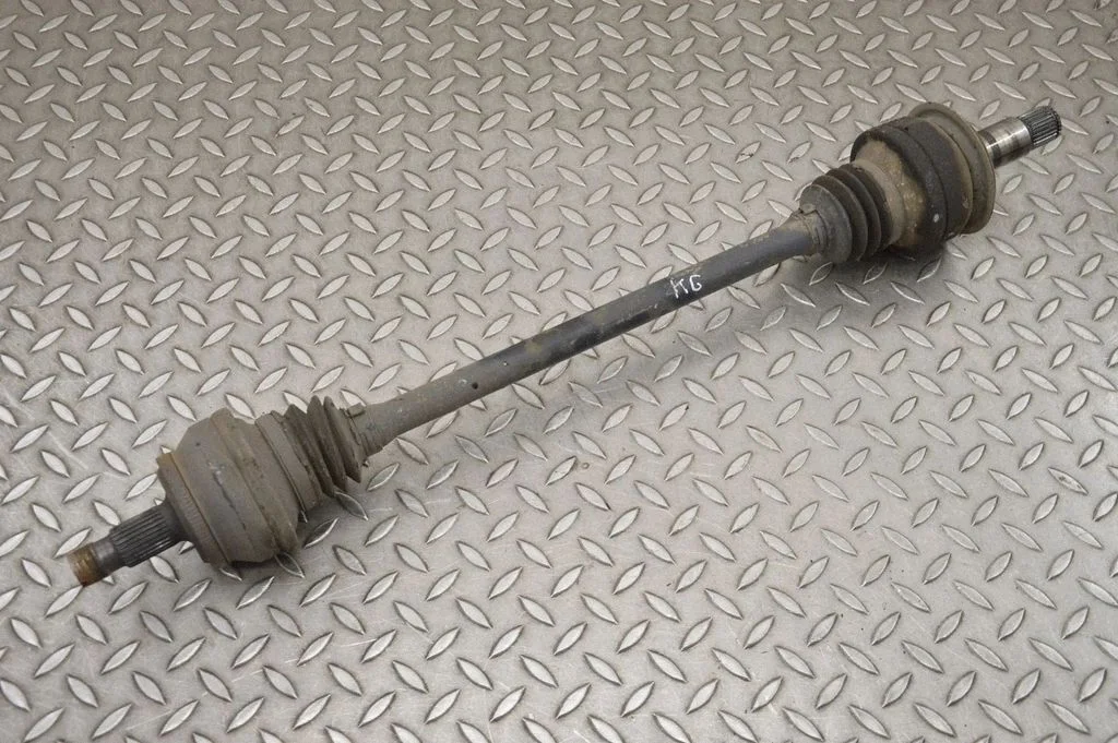 Tagumine pooltelg – vasak