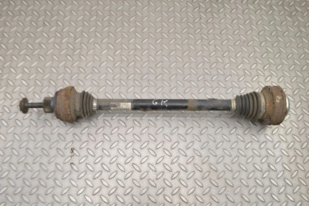 Aizmugurējā pusass 8R0501203C