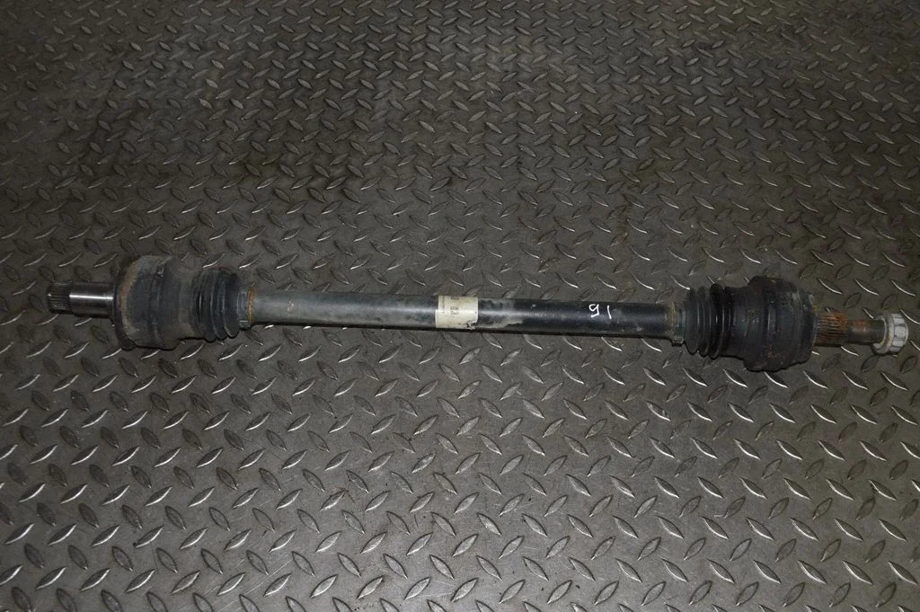 Aizmugurējā pusass A1663501010