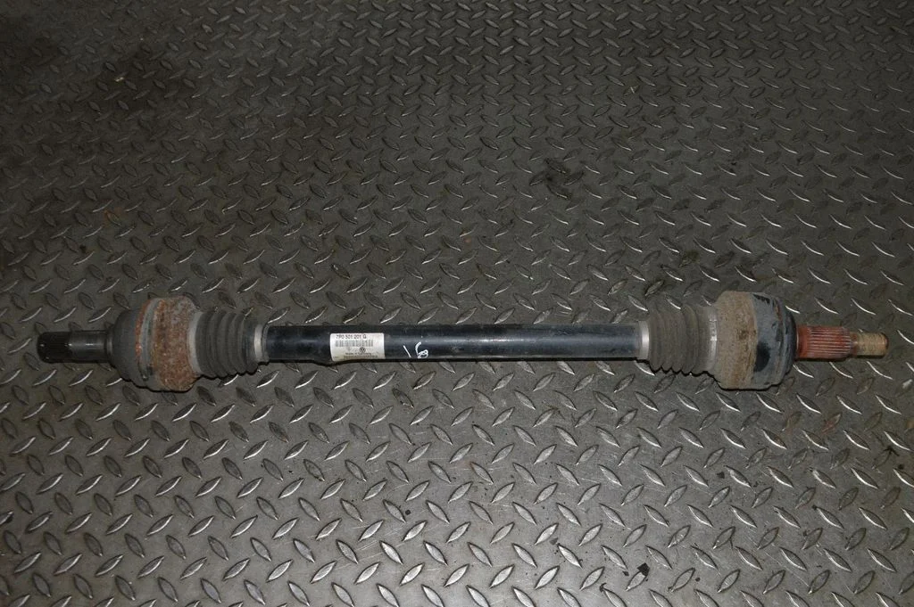 Tagumine pooltelg – Volkswagen Touareg II (2010-2018)