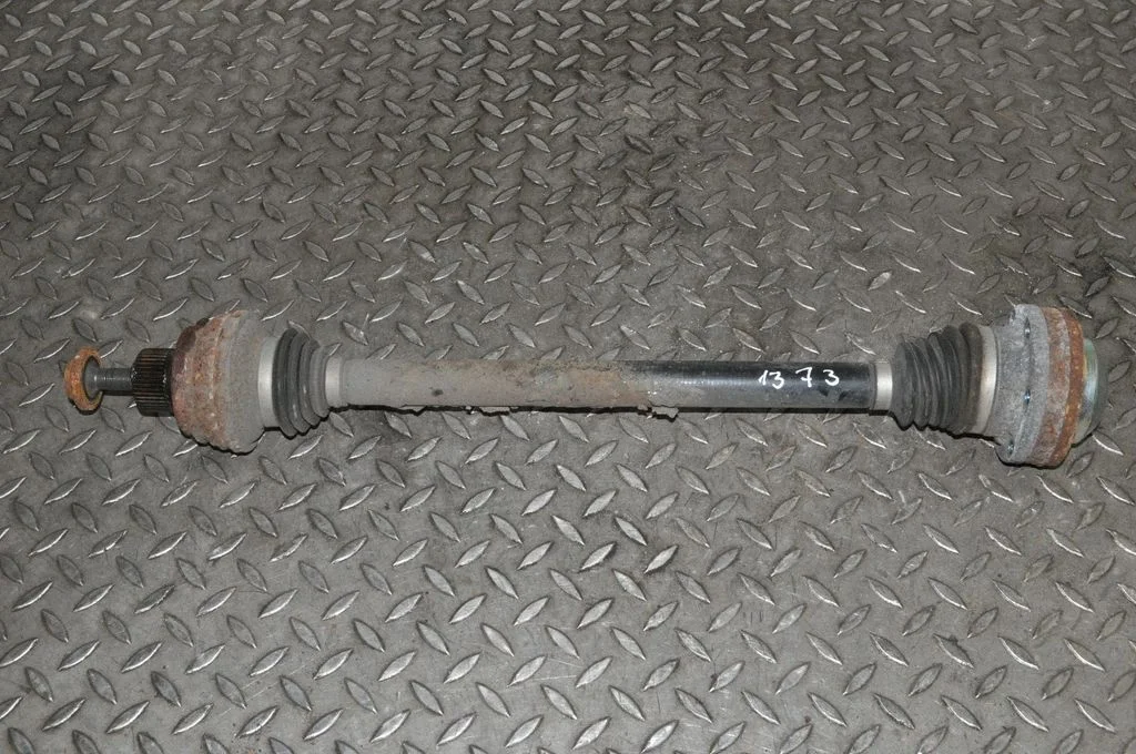 Półoś tylna 8R0501203C