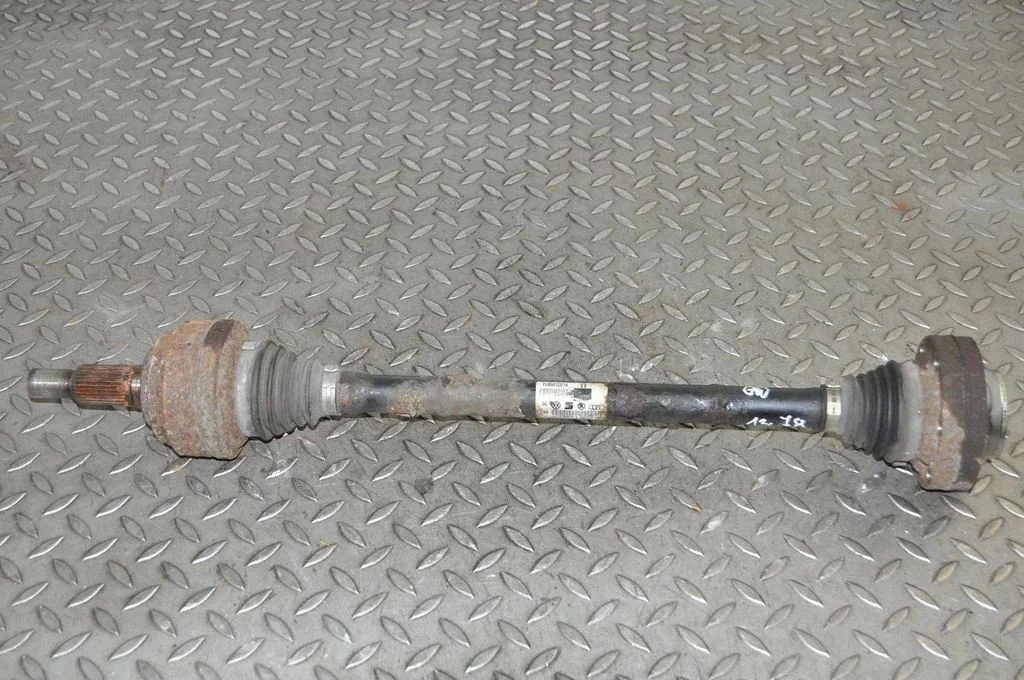 Aizmugurējā pusass – labā