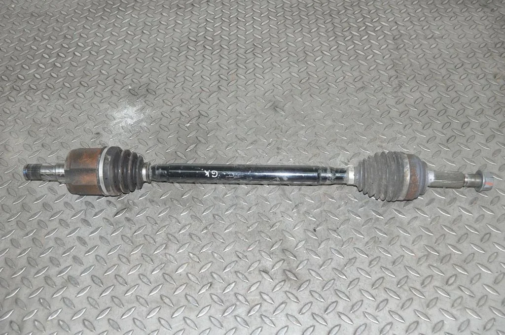 Tagumine pooltelg – Tesla Model S (2012-)
