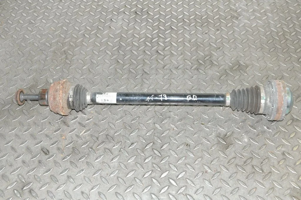 Aizmugurējā pusass 8R0407203C