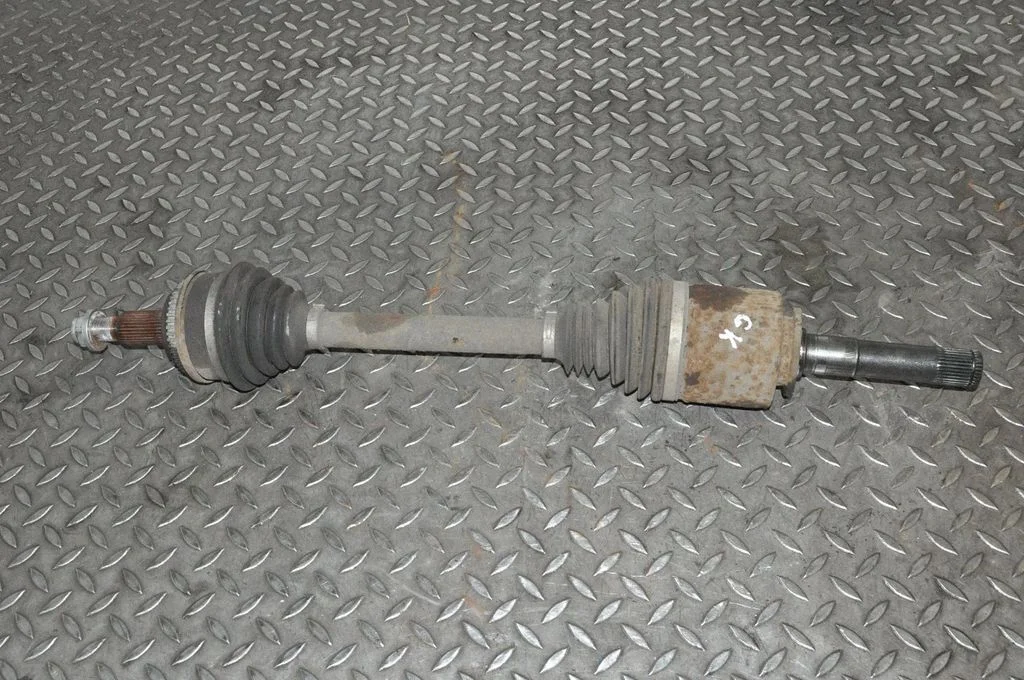 Aizmugurējā pusass – kreisā