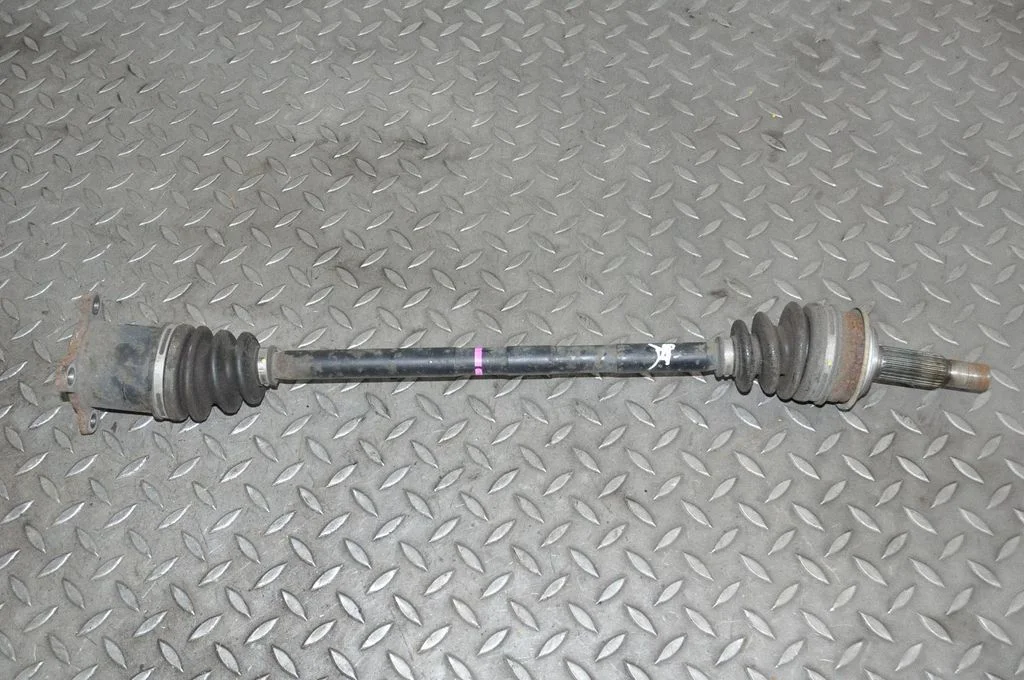 Aizmugurējā pusass – kreisā
