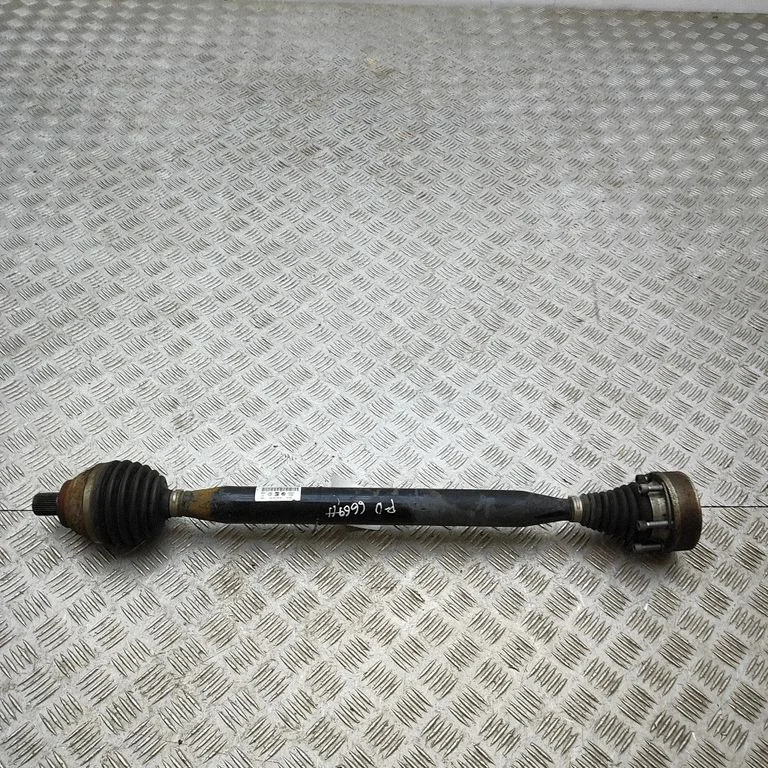 Priekšējā pusass 5Q0407272FG