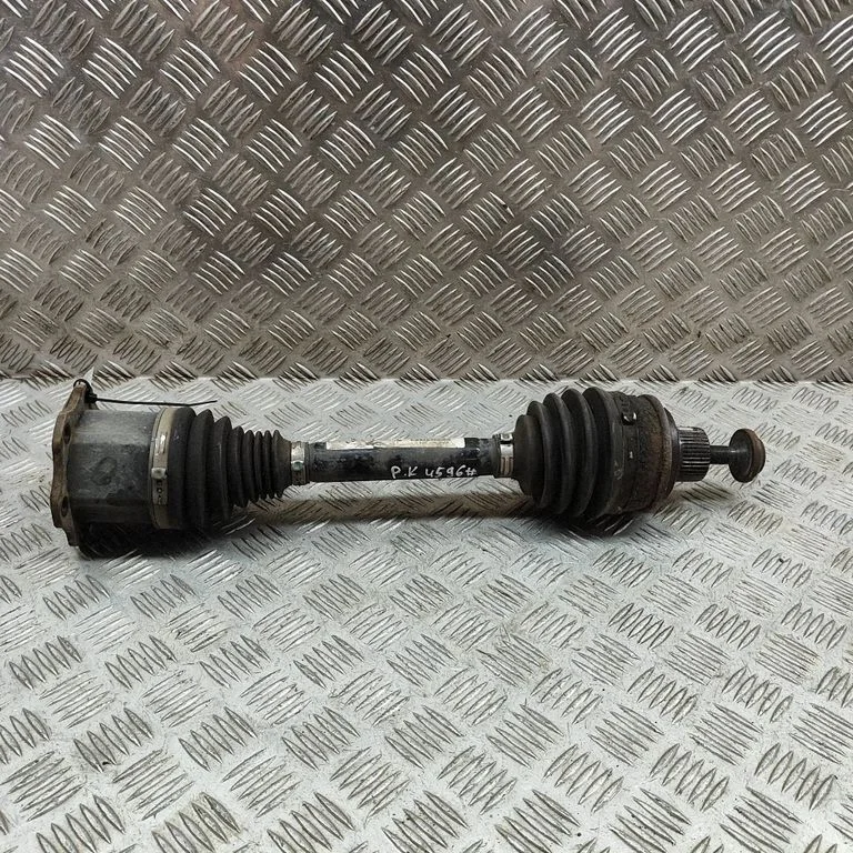 Priekšējā pusass 8W0407271E