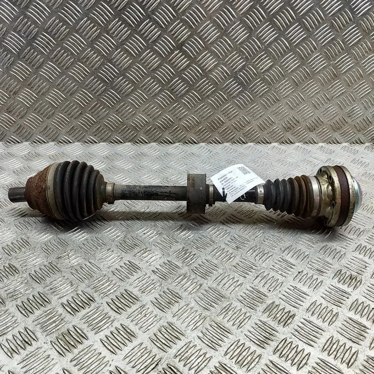 Priekšējā pusass 5QE407271C