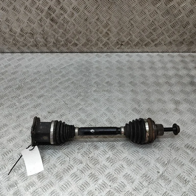 Priekšējā pusass 8W0407271D