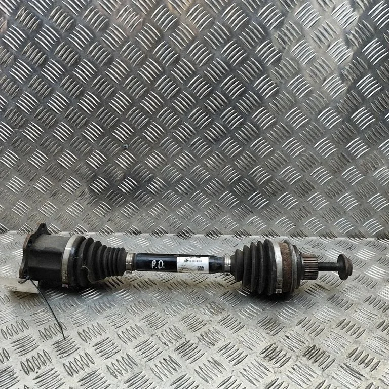 Priekšējā pusass 8W0407271D