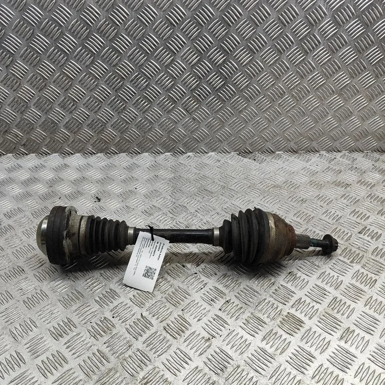 Priekšējā pusass 3AA407271