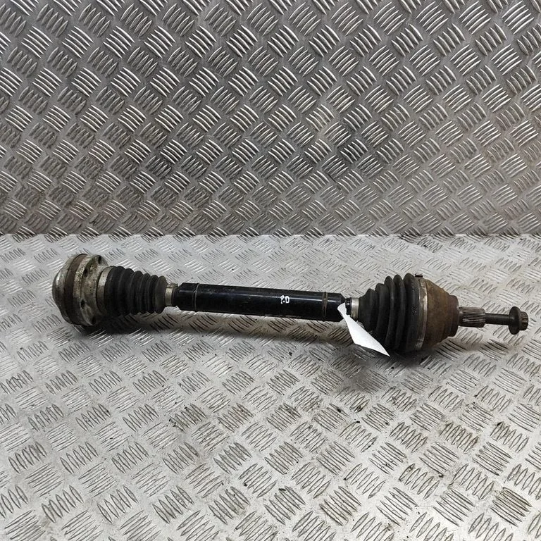 Priekšējā pusass 5Q0407272BL
