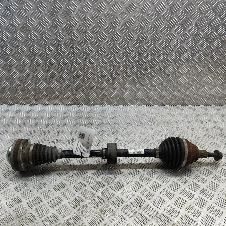 Priekšējā pusass 5QE407272C