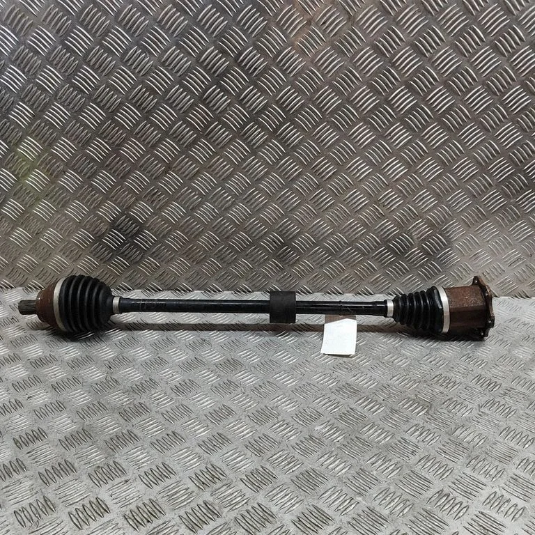 Priekšējā pusass 5Q0407272DT