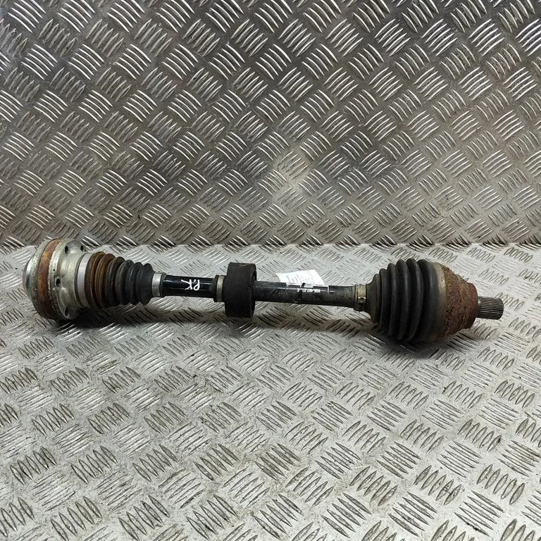 Priekšējā pusass 5QE407271C