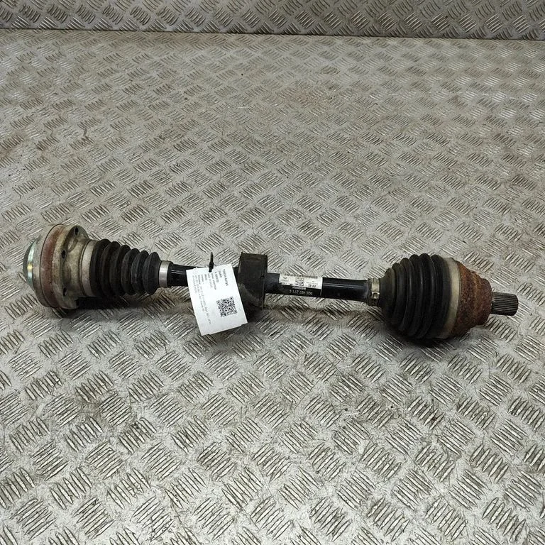 Priekšējā pusass 5QE407271C
