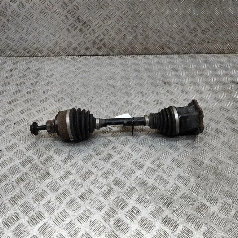 Priekšējā pusass 8W0407271G