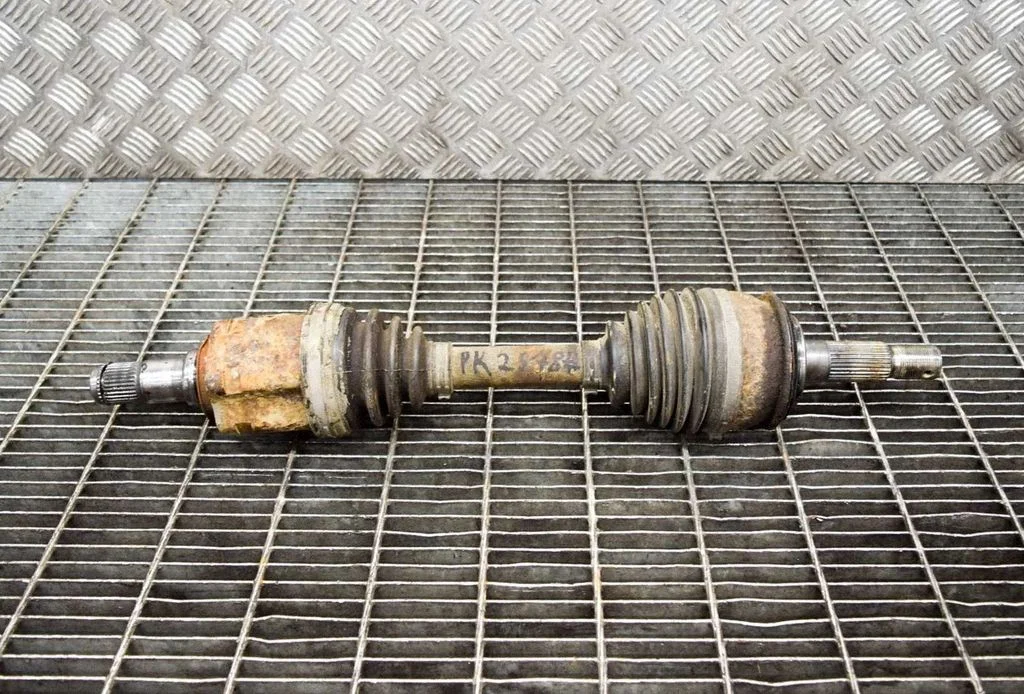 Eesmine pooltelg – Toyota Hilux (AN10, AN20, AN30) (2011-2015)