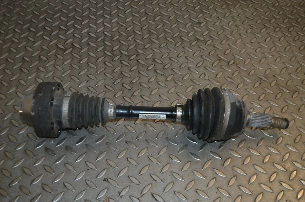 Priekšējā pusass 7LO407271C