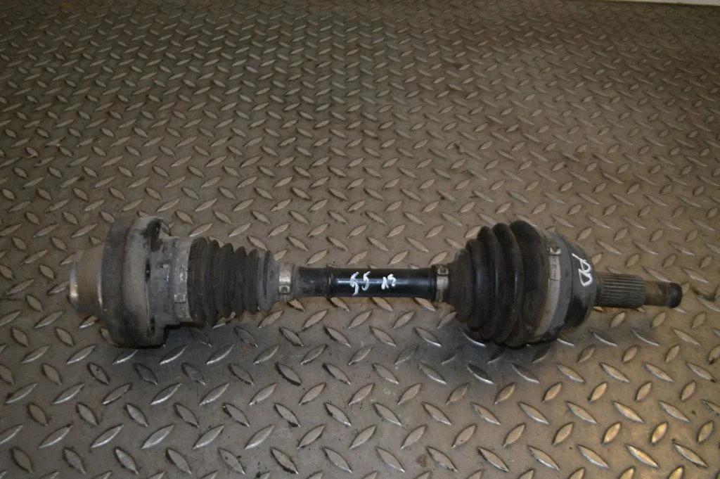 Priekšējā pusass 7LO407271C