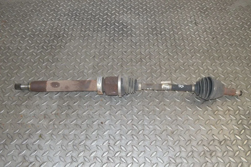 Priekšējā pusass 8V513B436CD