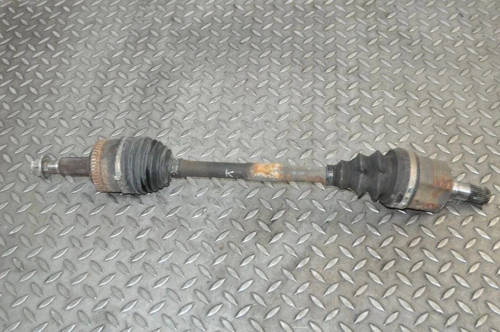 Priekšējā pusass – kreisā