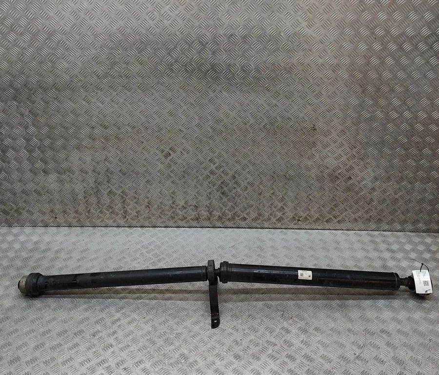 Vidējais kardāns 8W0521101