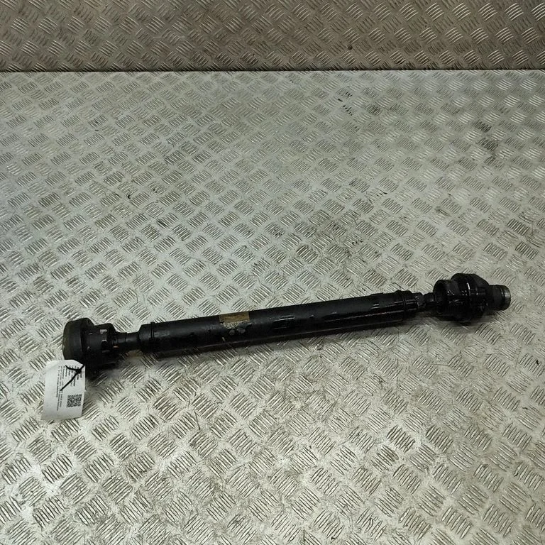 Middle center prop shaft LR082554