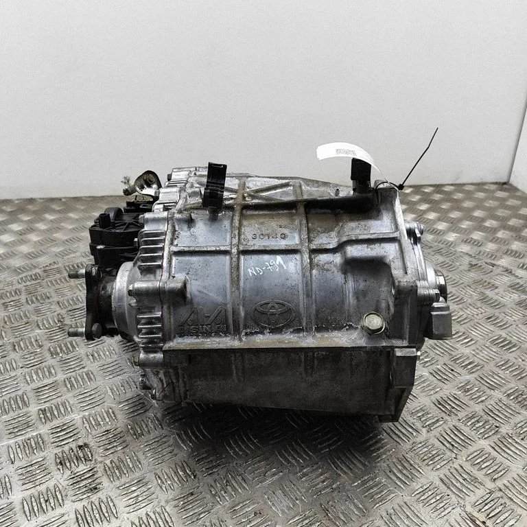 Jaotuskast – Toyota Land Cruiser (J200) (2008-)
