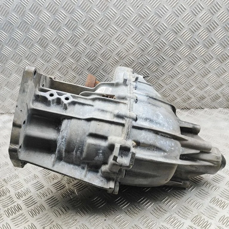 Gearbox transfer box case FL347A195AD