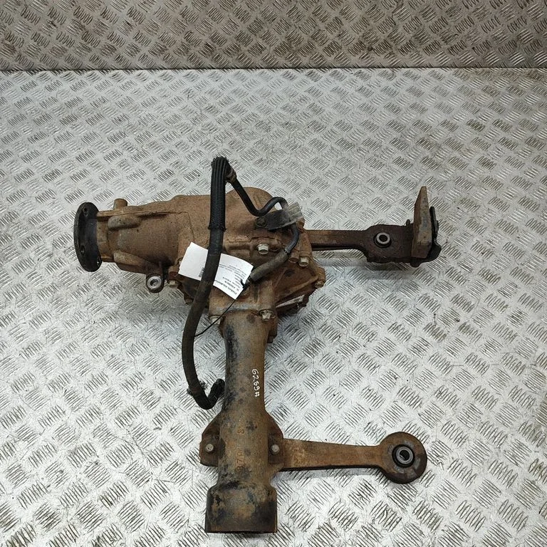Priekšējais reduktors 4111060D00