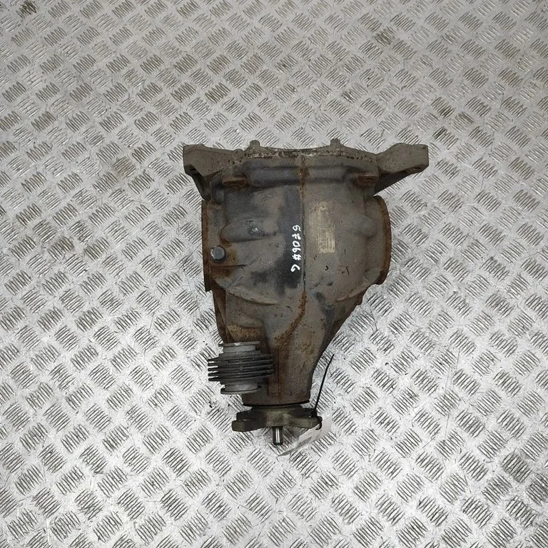 Aizmugurējais reduktors A2053503703