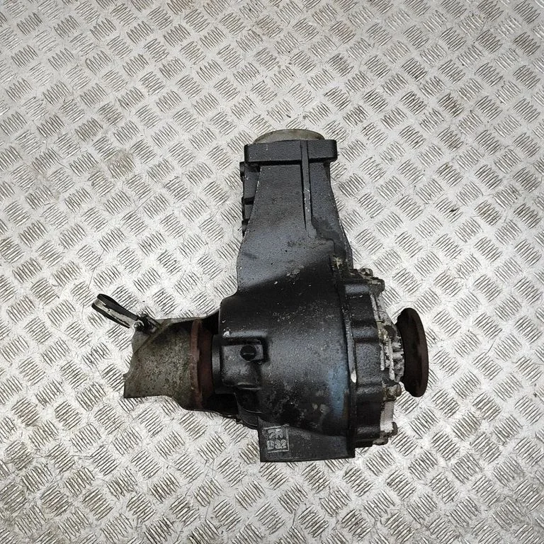 Aizmugurējais reduktors 01R500044E