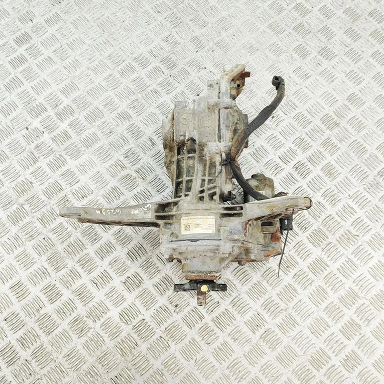 Aizmugurējais reduktors A2473505104