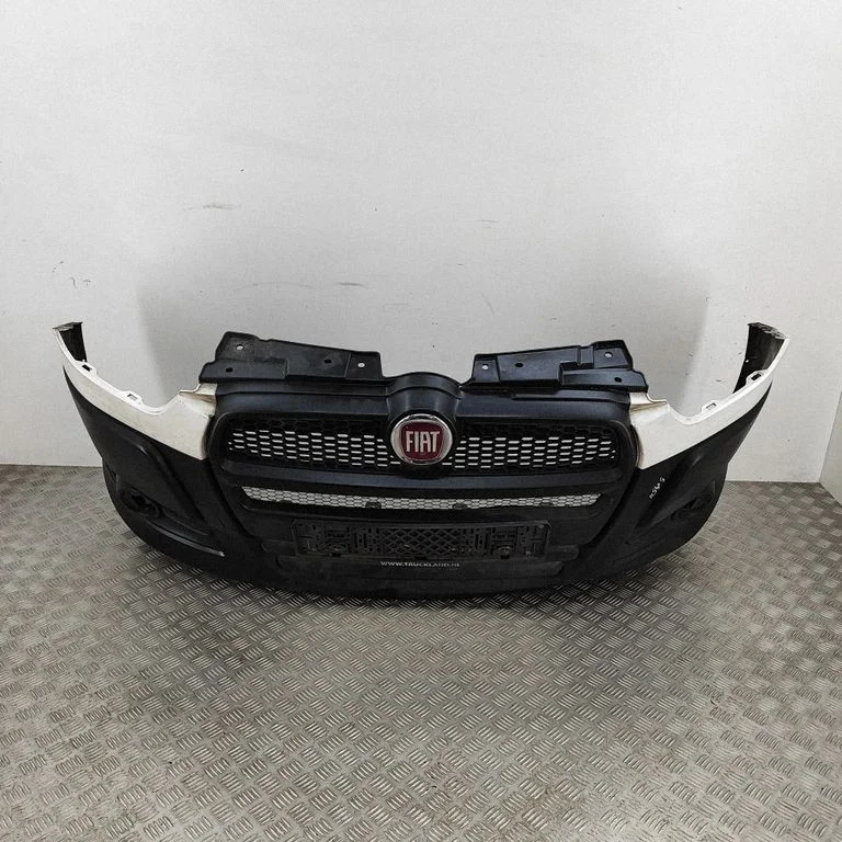 Front bumper 735455570