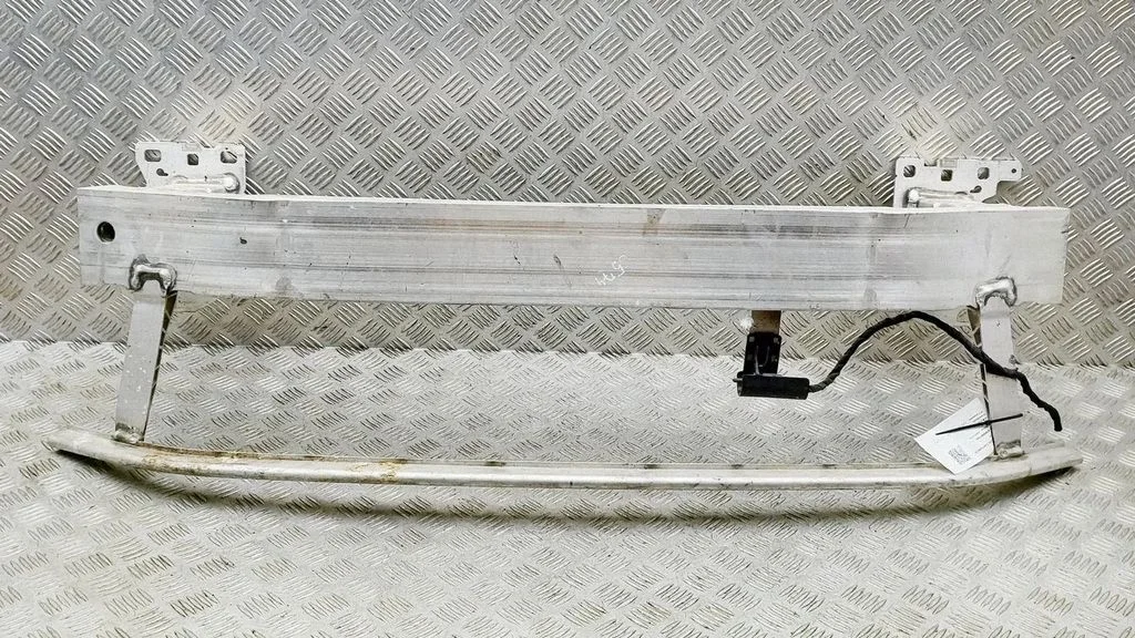Priekšējā bampera šķērssija 83A807109