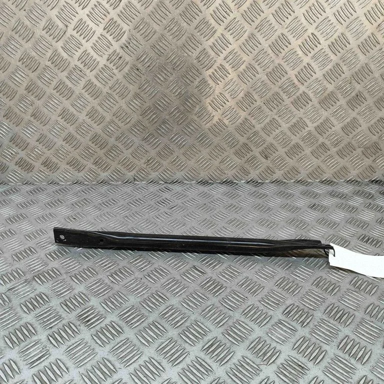 Priekšējā bampera šķērssija 4KE805646