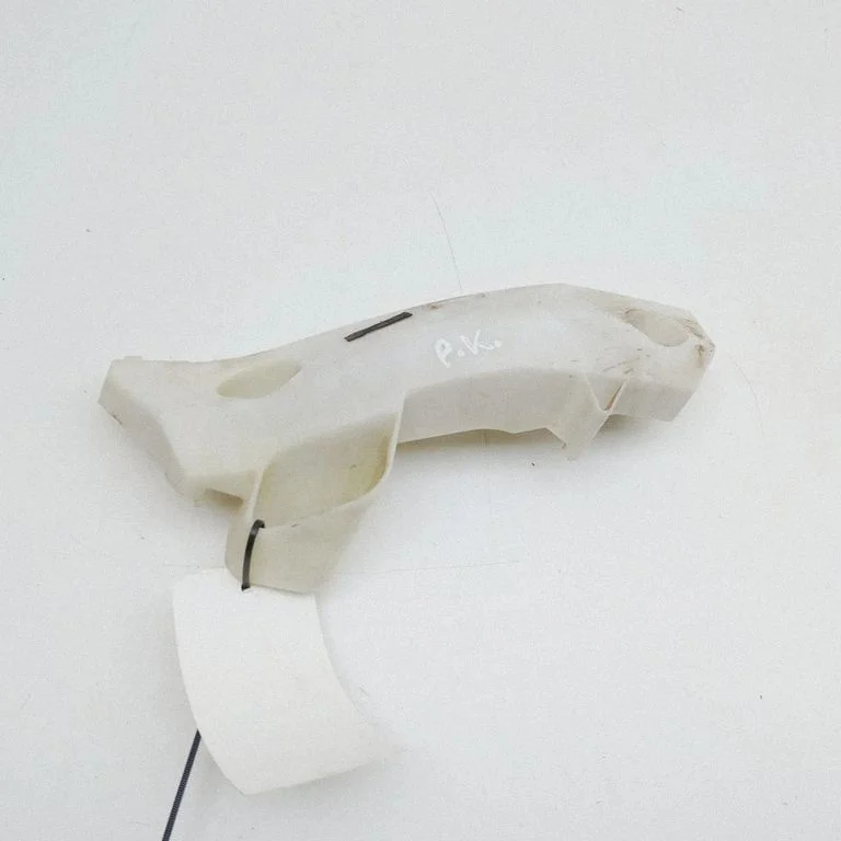 Priekšējā bampera turētājs 8980742595