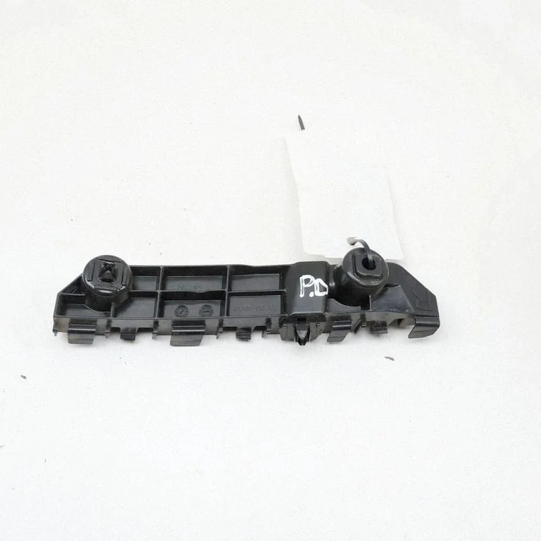 Priekšējā bampera turētājs 7173163T0
