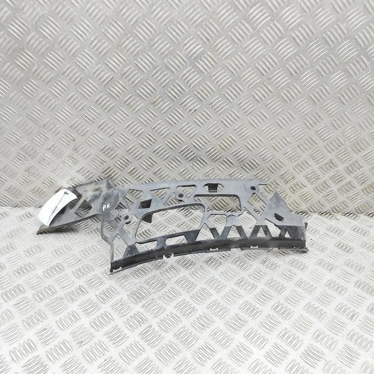 Priekšējā bampera turētājs 3C8807177