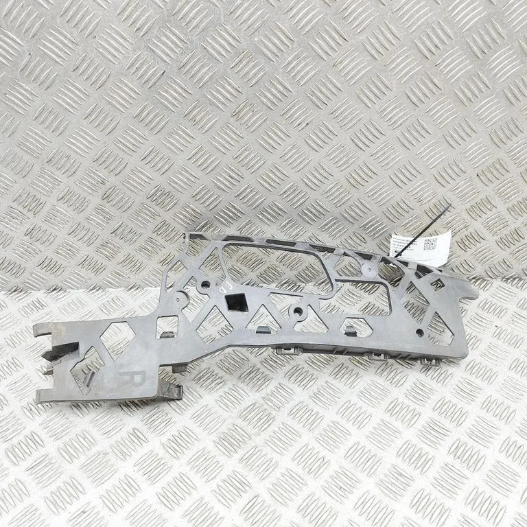 Priekšējā bampera turētājs 3C8807178