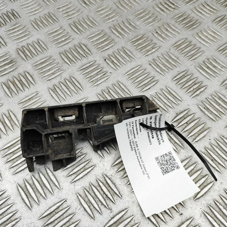 Priekšējā bampera turētājs 4J3853922