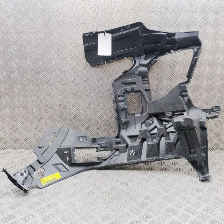 Front bumper mounting bracket 8085628