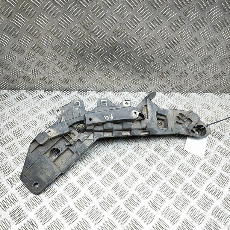 Priekšējā bampera turētājs 1391282080